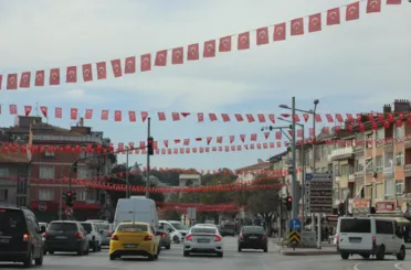 Konya Büyükşehir Konya’nın Caddelerini Şanlı Bayrağımızla Donattı