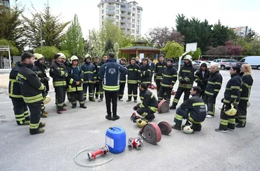 Konya Büyükşehir’den Gençlere Uygulamalı İtfaiyecilik Eğitimi