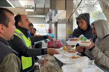 Konya, Hatay’da On Binlerce Kişiye Günlük Sıcak Yemek ve Ekmek Sağlıyor