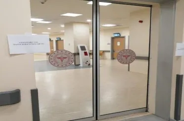 Konya’da doktorun öldürüldüğü kliniğine “Cenazemiz var” yazısı asıldı