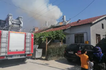 Konya'da ev yandı! Ev sahibi bir dakika bile düşünmedi