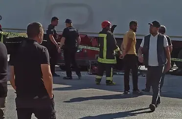 Konya'da Feci Kaza: Otomobil TIR'ın Altına Girdi, 2 Kişi Hayatını Kaybetti