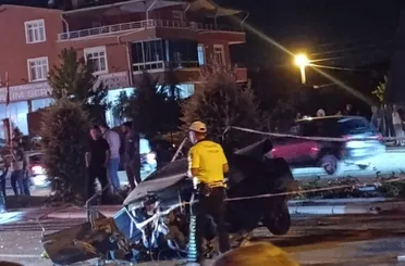 Konya’da Gece Yarısı Dehşeti: Otomobil İkiye Bölündü, 3 Ağır Yaralı