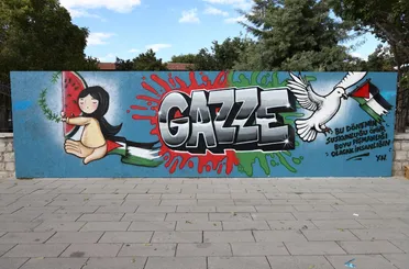 Konya'da gönüllü grafiti sanatçıları “Gazze” için çizdi!