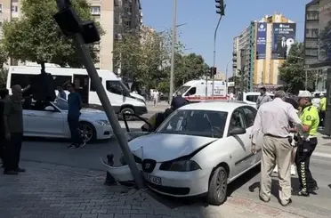 Konya’da kavşakta feci çarpışma: 1’i çocuk 6 kişi yaralandı