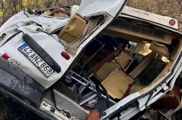 Konya’da Öğrenci Servisi Faciası! Uçuruma Yuvarlanan Araçta 14 Yaralı!