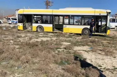 Konya’da Servis ve Belediye Otobüsü Çarpıştı: 17 Kişi Yaralandı!