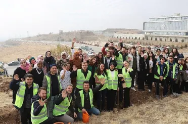Konya'da Üniversiteli Gençler Fidanları Toprakla Buluşturdu!