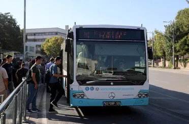 Konya’da Üniversiteye Yeni Kayıt Yaptıran Öğrencilere 10 Gün Ücretsiz Toplu Ulaşım