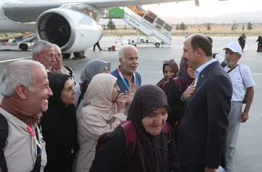 Konya’da Vefa Umresi’nin İlk Kafilesi Döndü: Başkan Altay Havalimanında Karşıladı