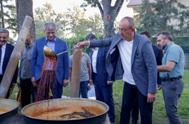 Meşhur Meram bağlarında pekmez kaynatıldı 
