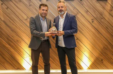 Ömer Korkmaz Konyaspor'da başkanlığı Fatih Özgökçen'den devraldı