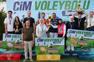 Selçuklu’da Çim Voleybolu Heyecanı Sona Erdi: Şampiyonlar Belli Oldu
