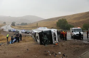 Sivas'ta katliam gibi kaza: 7 ölü 30 yaralı!