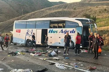 Sivas’ta Yolcu Otobüsü Devrildi: 4 Ölü, 33 Yaralı!