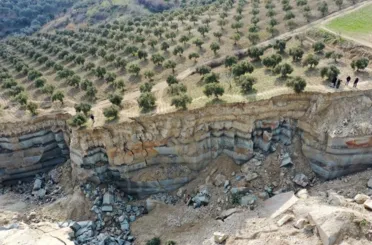  Türkiye Diri Fay Haritası güncellendi. (MTA) yenilenmiş diri fay haritalarını sitesinde yayınladı.