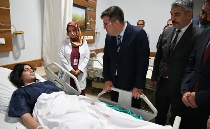 Adalet Bakan Yardımcısı Turgutlu’da! Yaralı Öğrencilerin Son Durumunu Açıkladı!