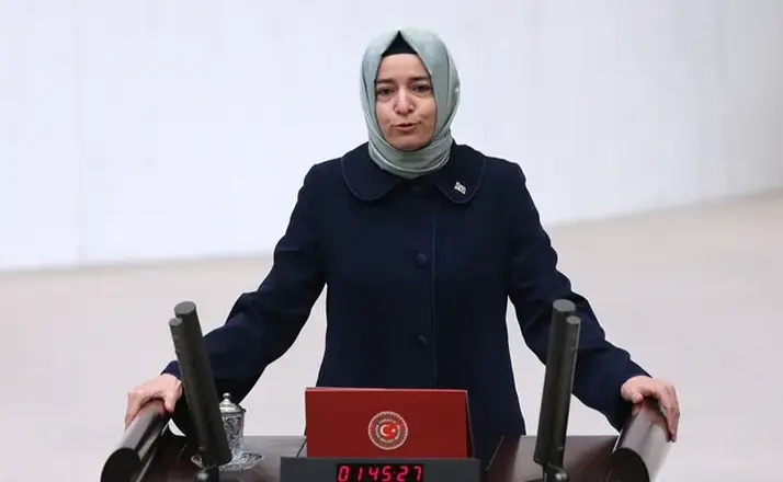 AK Parti’de Dikkat Çeken Gelişme: Fatma Betül Sayan Kaya Görevlerinden Ayrıldı