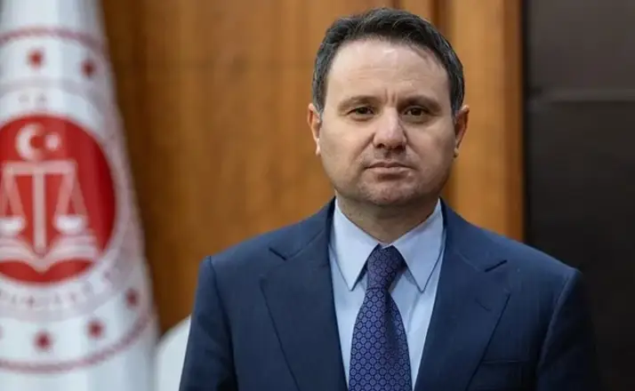 Bakan Gürlek’ten çetelere sert mesaj: “Devlet tepenize binecek, yaptıklarınız yanınıza kalmayacak”