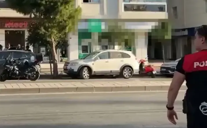 İzmir’de Bankada Dehşet! 5 Kişiyi Rehin Aldı, Özel Harekat Devreye Girdi