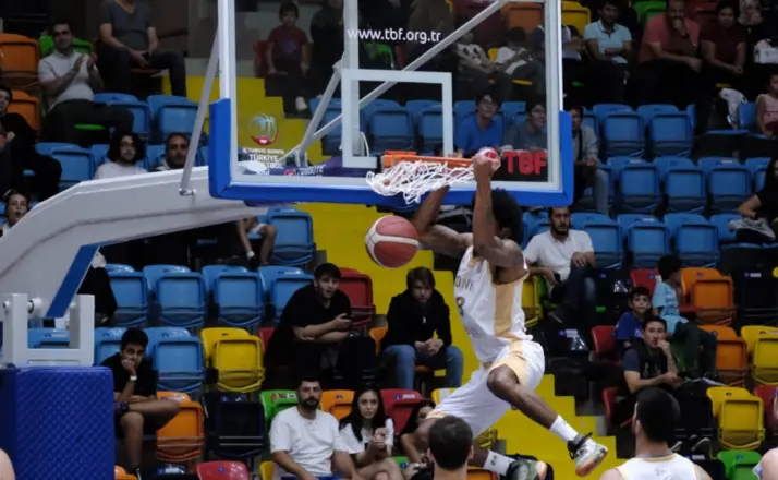 Konya Büyükşehir Belediyespor Zirveye doğru!