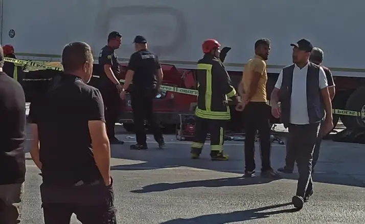 Konya'da Feci Kaza: Otomobil TIR'ın Altına Girdi, 2 Kişi Hayatını Kaybetti