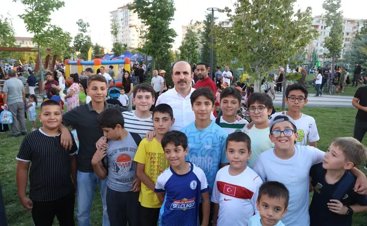 Konya’da Yaz Akşamları Parklarda Şenleniyor: Başkan Altay Çocuklarla Buluştu