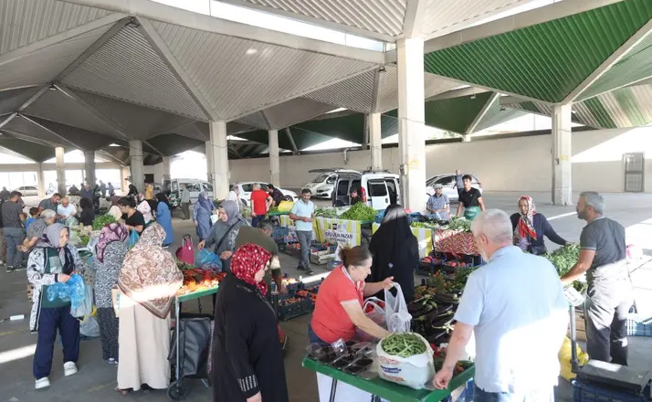 Konya’da Yerli Ürün Pazarı Bereketi! Üretici Kazanıyor, Tüketici Uygun Fiyata Ulaşıyor