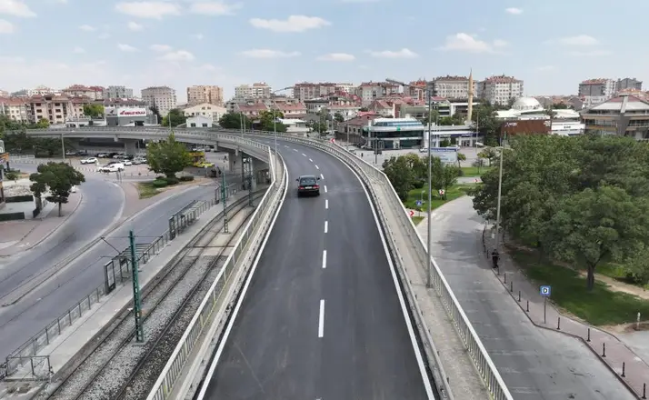 Kunduracılar Üst Geçidi'nde Asfalt Yenilendi