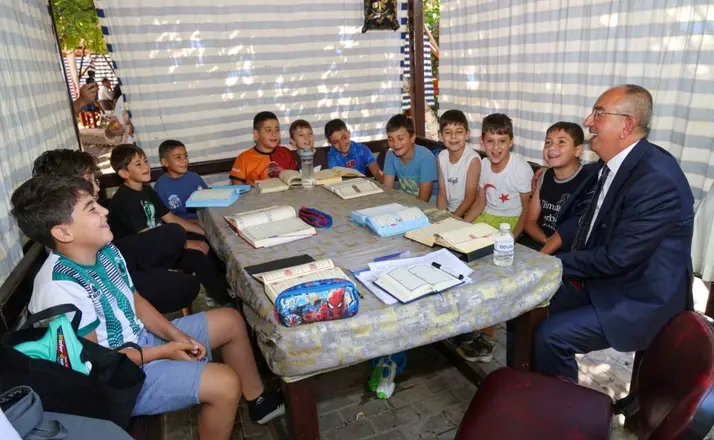 Meram’da 1050 Öğrenci Kur’an Eğitimi Alıyor: Başkan Kavuş’tan Anlamlı Ziyaret!