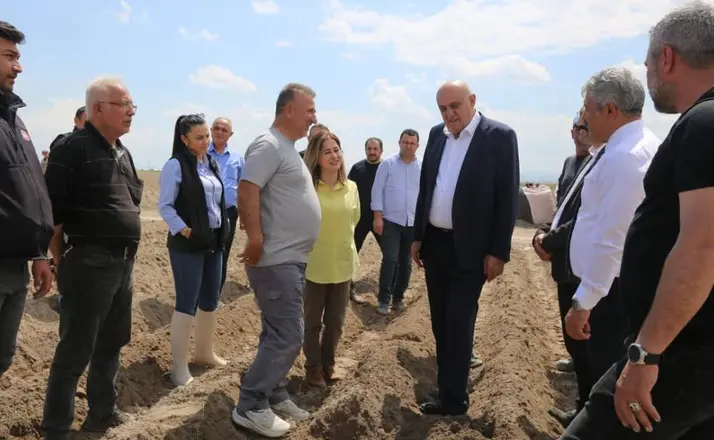 Patateste Yerli Tohum Hamlesi: Başkan Erkoyuncu Ekim Alanında İncelemelerde Bulundu
