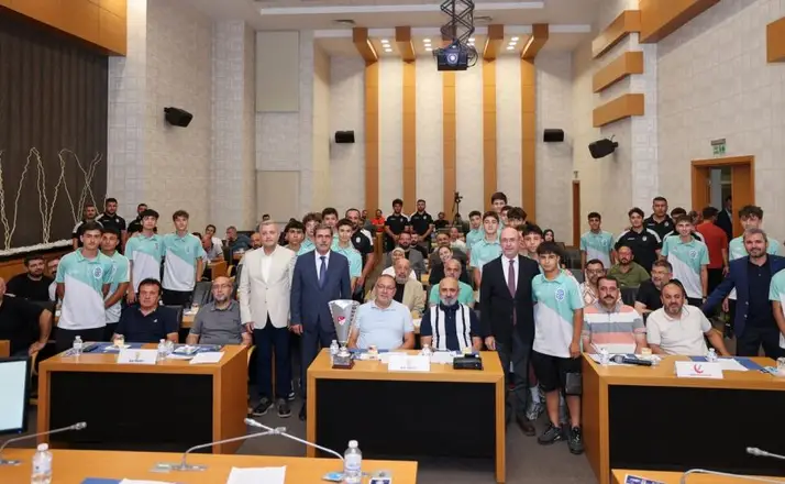 Şampiyon U15 Takımı Selçuklu Belediye Meclisi’nde Alkışlarla Karşılandı