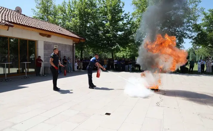 Selçuklu Belediyesi Personeli Yangına Karşı Uygulamalı Eğitimden Geçti