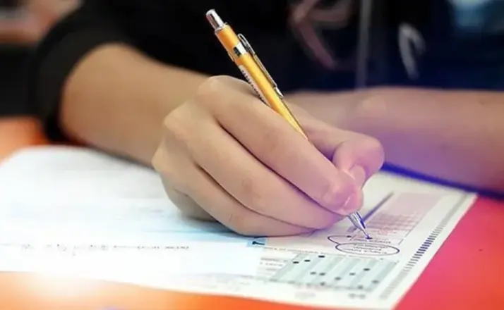 YKS Heyecanı Zirvede! Adaylar AYT İçin Ter Döküyor!