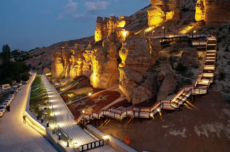 2023'ün en gözde mekanı;Meram Dere Kızlar Kayası