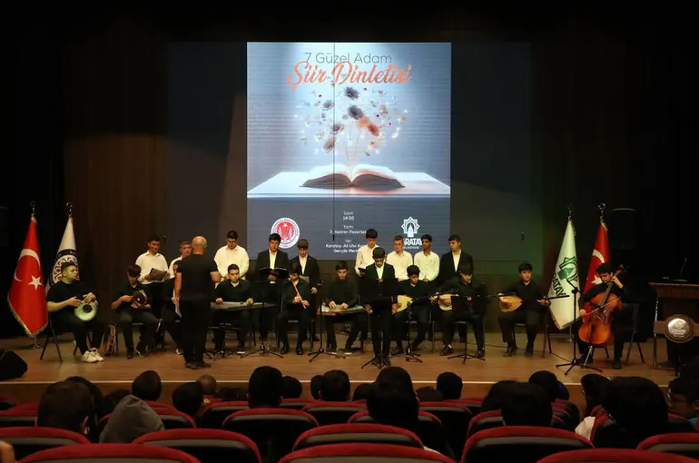 “7 Güzel Adam Şiir Dinletisi” Konyalıları Mest Etti