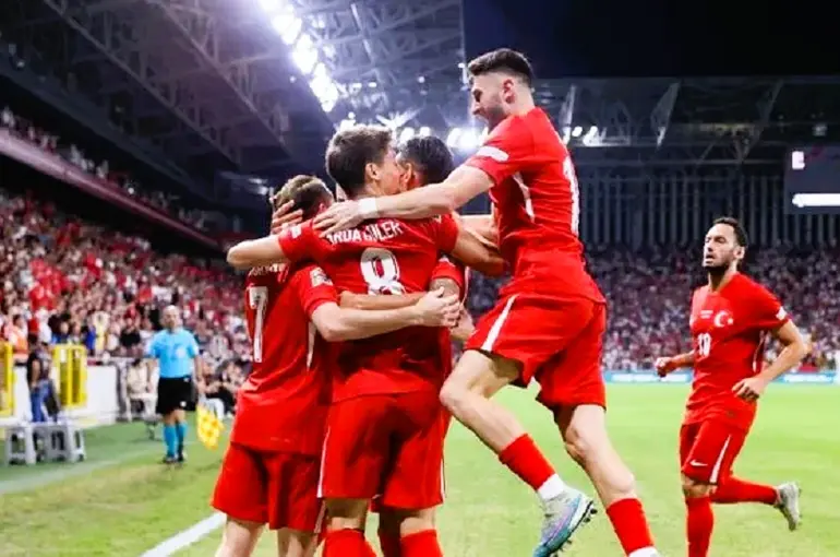 A Milli Futbol Takımımız İzlanda'yı 3-1 yendi!