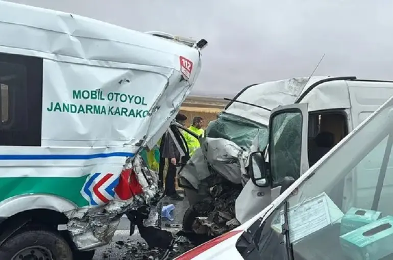 Aksaray’da Feci Kaza: 2 askerimiz şehit oldu, 1 kişi öldü, 4 yaralı!