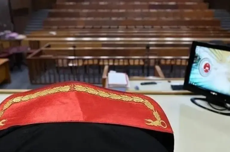 Ankara'da 28 Şubat kafası hortladı! Avukat, mahkeme heyetini ‘başörtülü’ diyerek reddetti