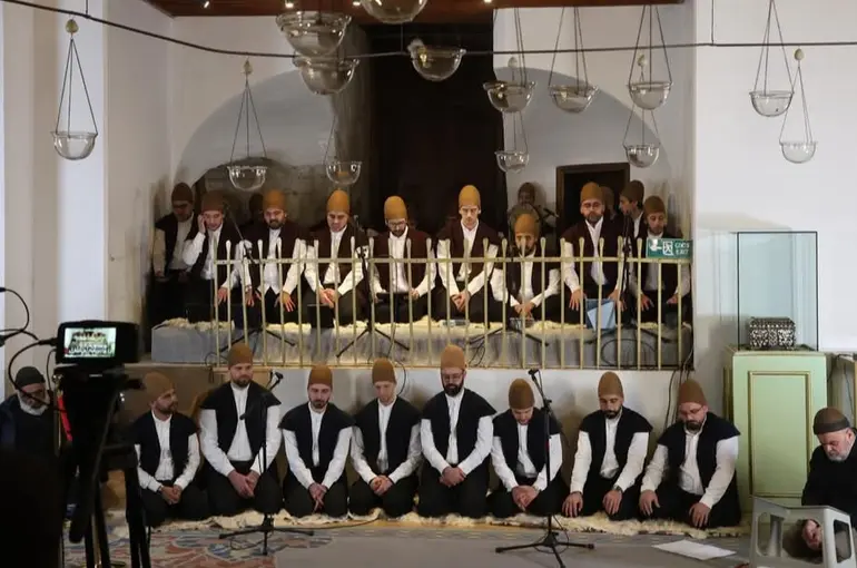 Asırlık Sessizlik Mevlânâ Türbesi’nde Mirâciye İle Bozuldu