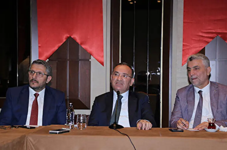 Bakan Bozdağ: Taksim'deki terör saldırısıyla ilgili 46 kişi gözaltında