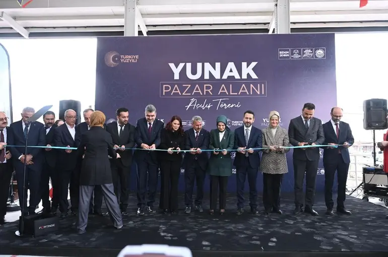 Bakan Göktaş Konya Büyükşehir’in Yunak’a Kazandırdığı Kapalı Pazar Yerinin Açılışını Yaptı
