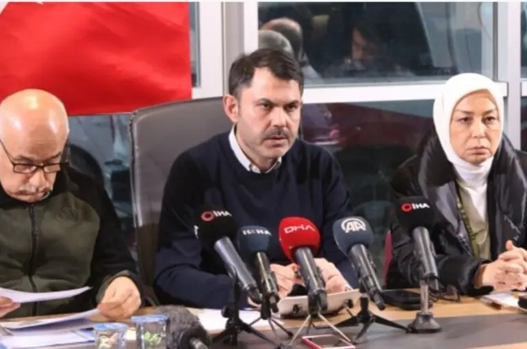 Bakan Kurum: "Tüm afetzedelerimizi sıcak yuvalarına kavuşturacağız