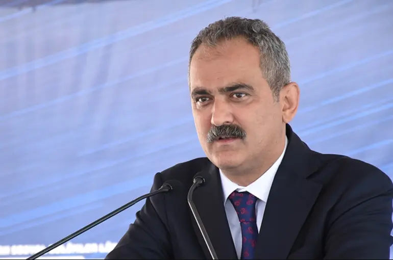 Bakan Özer deprem bölgesinde okulların ne zaman açılacağını açıkladı!