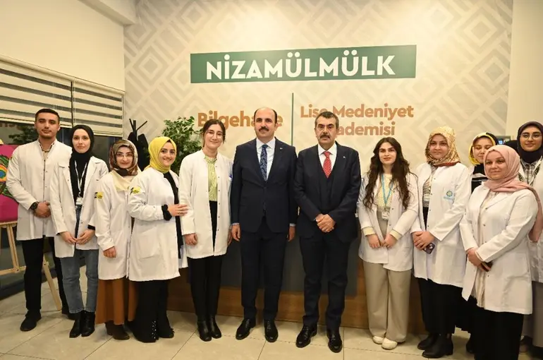 Bakan Tekin, Konya Büyükşehir Nizamülmülk Bilgehanesi ve Lise Medeniyet Akademisi’ni Açtı