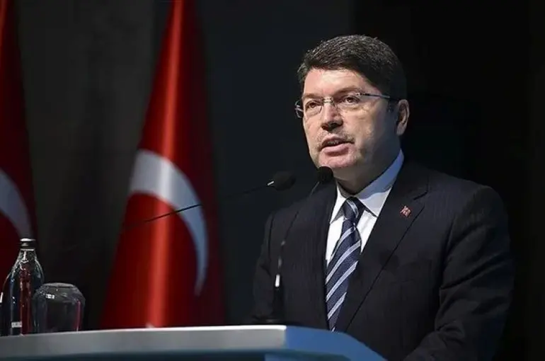 Bakan Tunç'tan Özgür Özel'e Sert Tepki! Yargıyı Tehdit Kimsenin Haddi Değil!