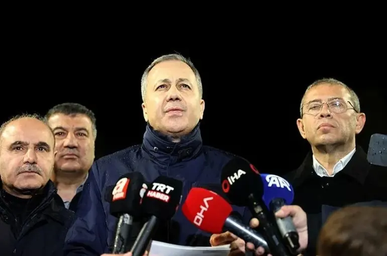 Bakan Yerlikaya Erzincan'da Heyelanla İlgili Son Durumu Açıkladı: Kayan Kütlenin Hacmi 10 Milyon Metreküp