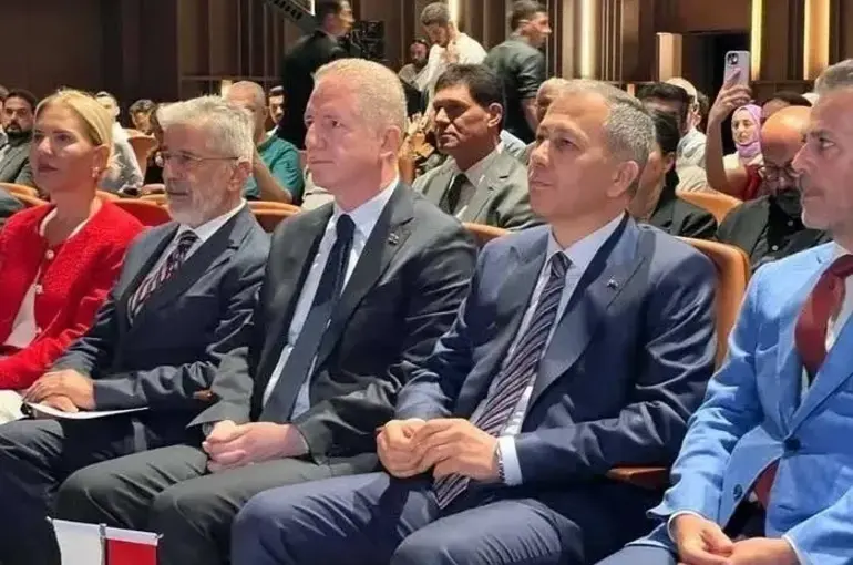 Bakan Yerlikaya: FETÖ'yle mücadelemizi amansız sürdüreceğiz!