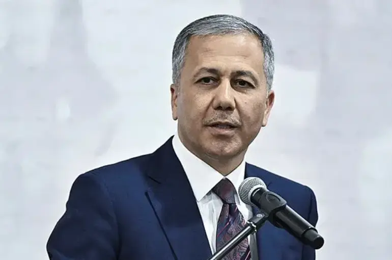 Bakan Yerlikaya: İnterpol'ün aradığı Kazakistan uyruklu dolandırıcı yakalandı!