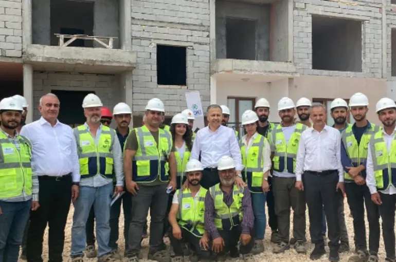 Bakan Yerlikaya, kalıcı deprem konutlarını inceledi